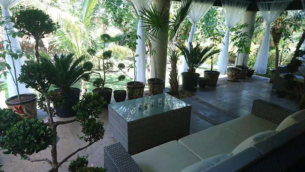 Zona Hotelera Villas Tropical カンクン